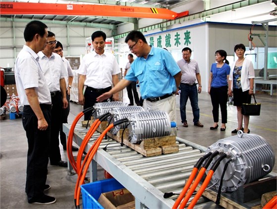 錢曉康局長參觀新能源汽車電機(jī)生產(chǎn)線 錢曉康局長參觀新能源汽車電機(jī)生產(chǎn)線